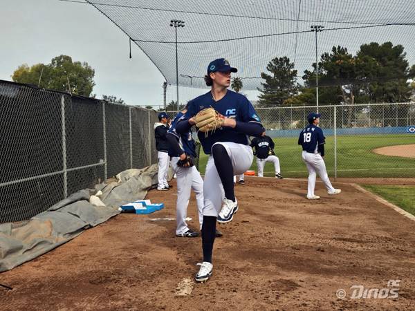 NC의 새 외국인 투수 테일러가 불펜 투구를 소화했다. 사진 제공= NC다이노스