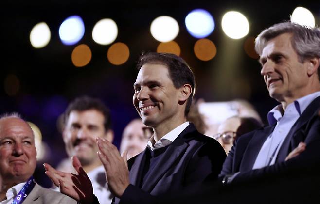 호주 오픈 결승 뒤 조코비치의 헌사에 대해 박수를 치는 나달. 연합뉴스