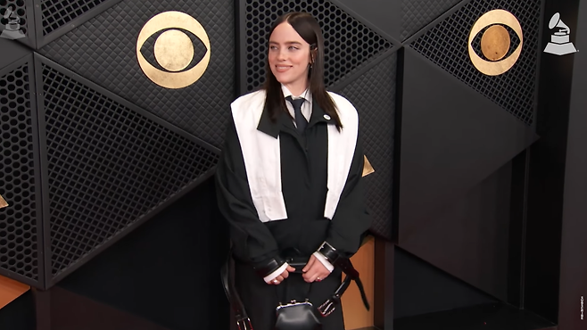 그래미 레드카펫에 선 빌리 아일리시. 유튜브 채널 ‘Recording Academy / GRAMMYs’ 캡처