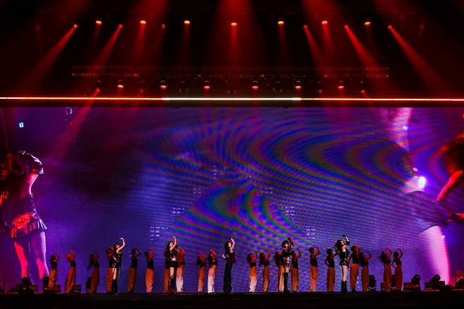 "피어나와 함께라면!" 르세라핌, 월드투어 완벽 마침표