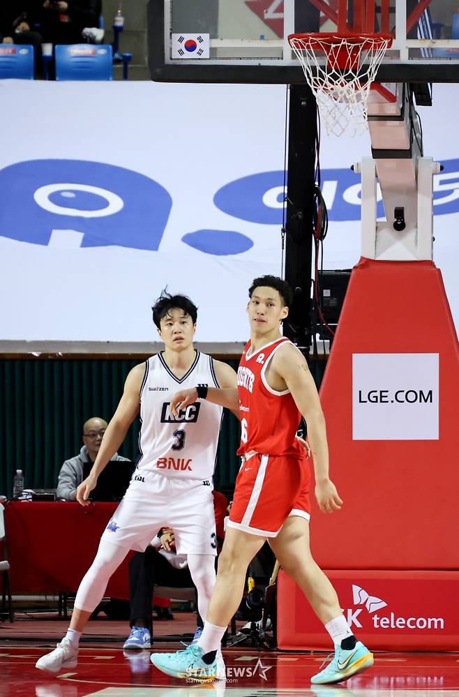 [카메라톡스]끈끈하게 물고늘어지고 싶었던 다니엘 '허웅의 미친 3점슛에 속수무책'  결국 5반칙으로 퇴장