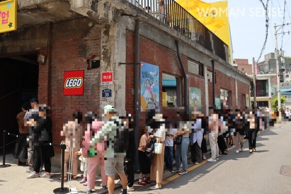 사진 김호이, 레고 팝업 스토어 입구 모습