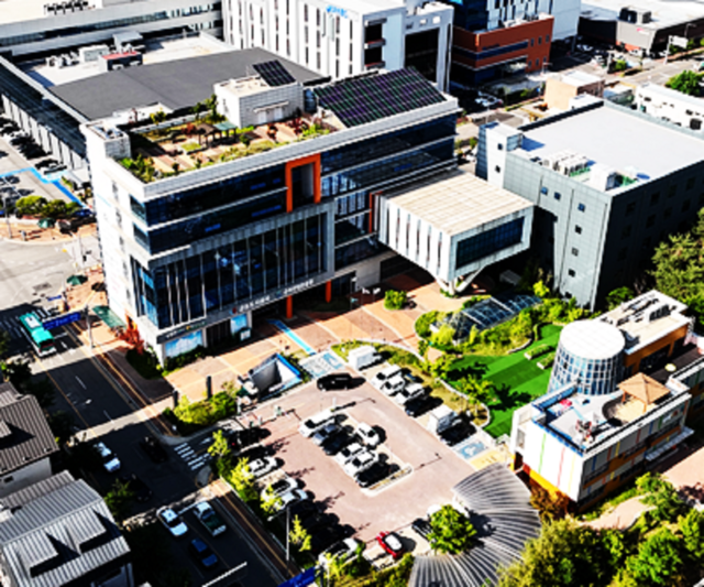 사진은 군포시 산업진흥원 전경.<제공 = 군포시>