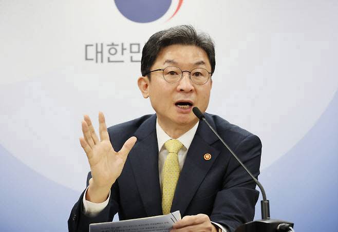 이억원 금융위원장은 지난달 28일 기자간담회에서 디지털자산거래소 지분 규제 추진 입장을 공개적으로 밝혔다. 이 위원장이 관련 언급을 공개적으로 한 것은 이번이 처음이다. (사진=연합뉴스)