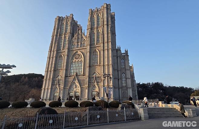일단 오르막길부터 허들인 평화의 전당. (사진= 문원빈 기자)