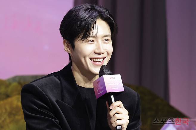 넷플릭스 오리지널 시리즈 '이 사랑 통역 되나요?' 제작발표회에 참석한 배우 김선호. 2026.01.13 ⓒ이혜영 기자 lhy@hankooki.com