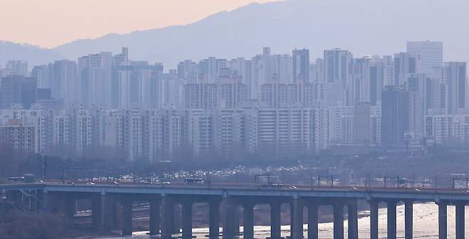 지난달 26일 서울 강남, 서초 일대 아파트 단지의 모습. /뉴스1