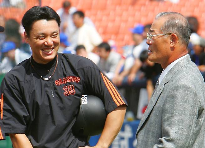 이승엽(왼쪽)과 장훈. [사진 연합뉴스]