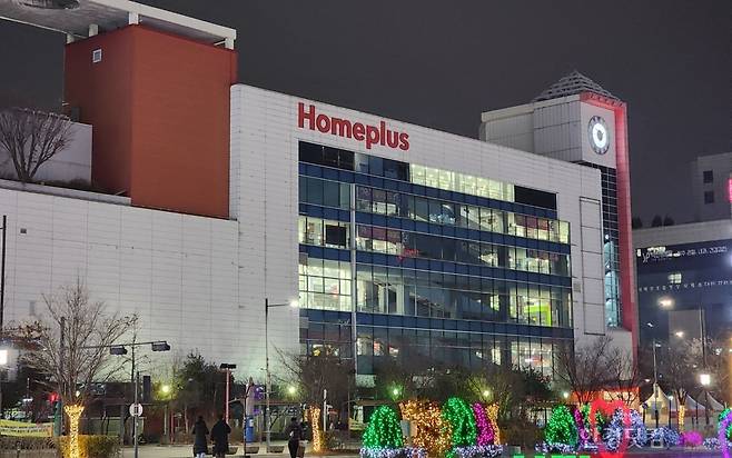 1월 31일 마지막 영업을 마치고 간판 불이 꺼진 홈플러스 안산고잔점 모습. 사진=오세성 한경닷컴 기자