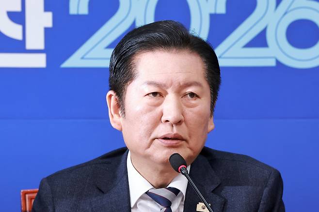 정청래 더불어민주당 대표가 2일 국회에서 열린 최고위원회의에서 발언하고 있다. 연합뉴스