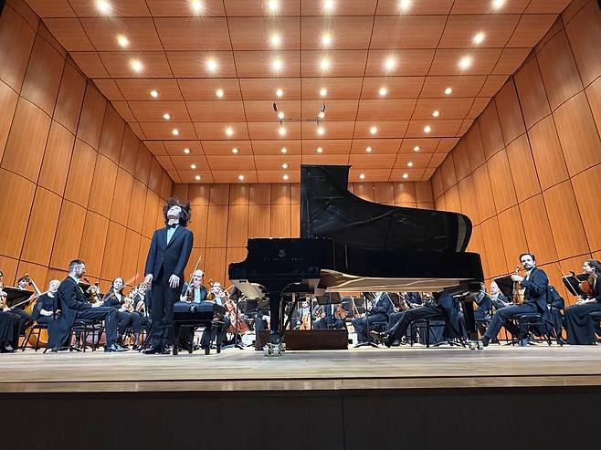 Pianist Lim Yunchan greets the audience after the inaugual concert at the Pyeongtaek Arts Center on Friday in Pyeongtaek, Gyeonggi Province. (Park Ga-young/The Korea Herald)