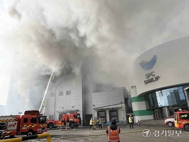 시흥시 정왕동 SPC삼립공장 화재 현장. 김형수기자