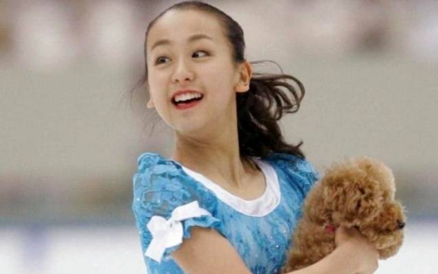 현역 시절 ‘피겨 여왕’ 김연아와 라이벌 관계였던 일본 피겨스케이팅 선수 출신 아사다 마오가 자신의 언니가 진행하는 프로그램에 나와 언급한 사연 하나가 화제가 됐다. [사진출처 = SNS]