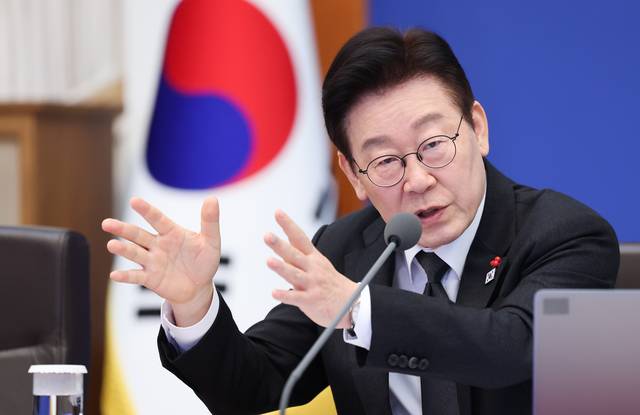 국무회의 발언  : 이재명 대통령이 지난 1월 27일 청와대에서 주재한 국무회의에서 발언하고 있다.  연합뉴스