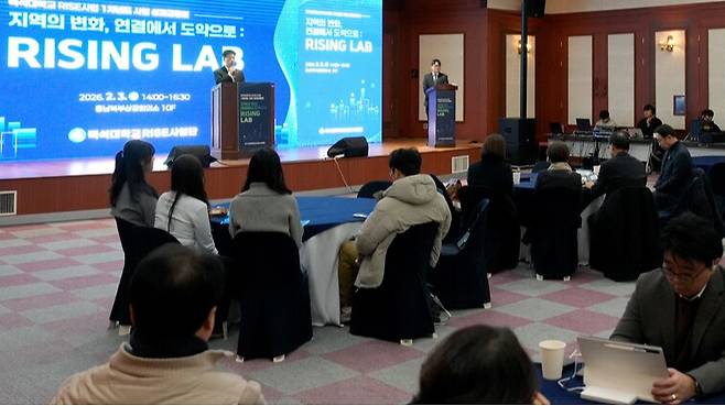 백석대학교 송기신 총장이 3일 충남북부상공회의소에서 '리빙랩 교육혁신모델 성과공유회 및 네트워킹 행사'를 개최하고 있다.&nbsp;ⓒ백석대학교 제공