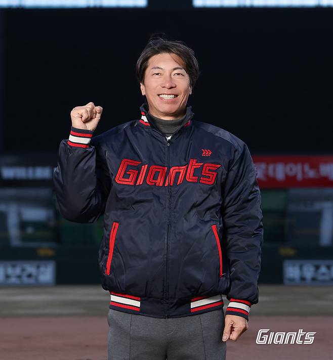 롯데가 다카쓰 신고 전 야쿠르트 감독을 스페셜 어드바이저로 영입했다. 사진제공｜롯데 자이언츠