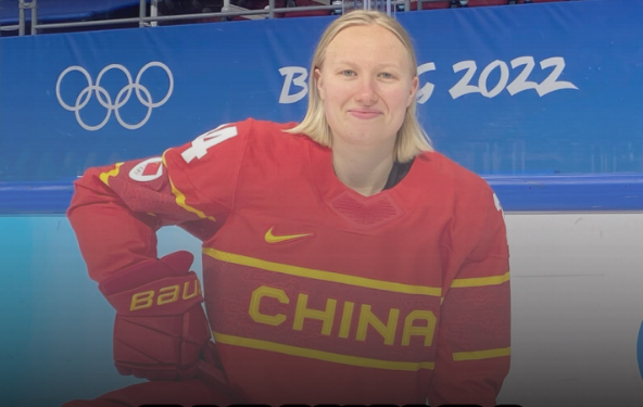 ▲ 중국 여자 아이스하키 대표팀은 4년 전 자국에서 열린 올림픽에서 성적을 위해 귀화 선수들을 대거 기용했다가 지금은 순수 자국 선수 체제로 복귀했다. 이때 귀화한 한나 밀러는 뒤늦게 본래 중국 시민권을 포기하고 다시 국적을 되찾는데 성공했으나 밀라노 올림픽 출전은 좌절됐다.