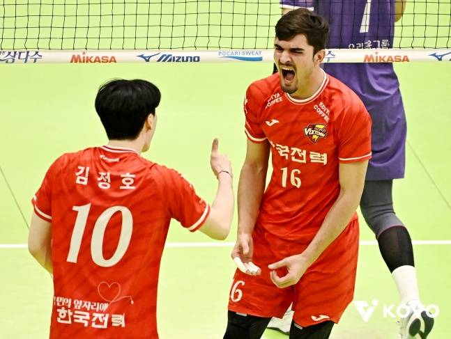 한국전력의 무사웰 칸(오른쪽). /사진=한국배구연맹 제공