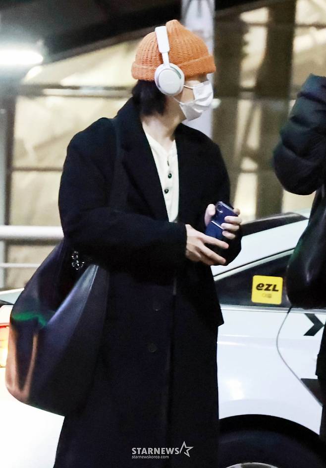 그룹 방탄소년단(BTS) 슈가가 해외 일정 차 2일 오후 인천국제공항을 통해 출국하고 있다. 2026.02.02 /사진=임성균 tjdrbs23@