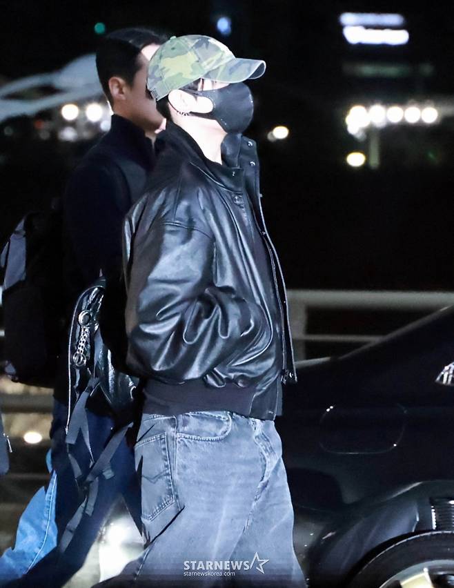 그룹 방탄소년단(BTS) 정국이 해외 일정 차 2일 오후 인천국제공항을 통해 출국하고 있다. 2026.02.02 /사진=임성균 tjdrbs23@