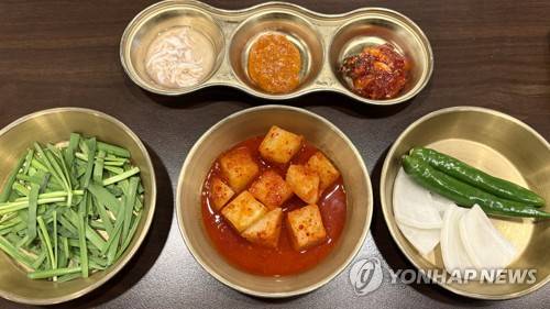 국밥집 반찬 (서울=연합뉴스) 이진주 인턴기자 = 1월 30일 서울 동작구 한 국밥 집에서 나온 반찬. 2026.2.3