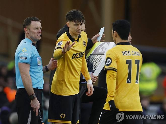 라르센과 황희찬 [로이터=연합뉴스]