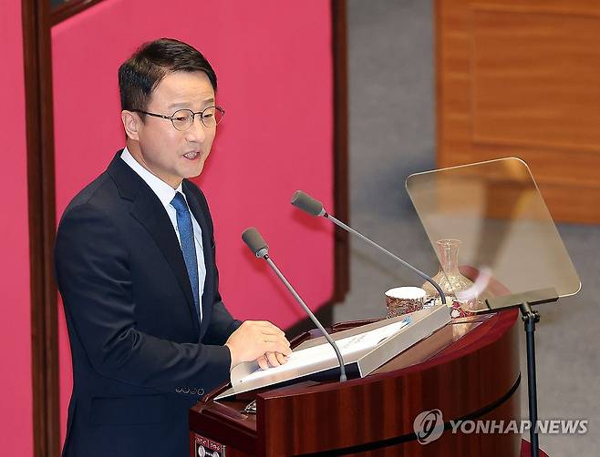 교섭단체 대표연설하는 더불어민주당 한병도 원내대표 (서울=연합뉴스) 배재만 기자 = 더불어민주당 한병도 원내대표가 3일 국회 본회의에서 교섭단체 대표연설을 하고 있다. 2026.2.3 scoop@yna.co.kr