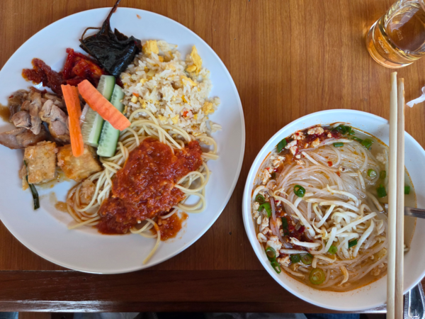 경남FC 선수단 점심. /박신 기자