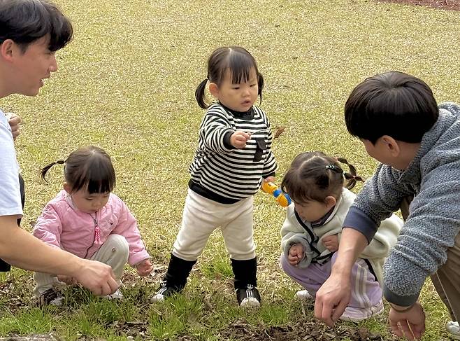 제주도가 지원하는 수눌음돌봄 사어에 참여한 가족들의 활동 모습 / 사진=제주도