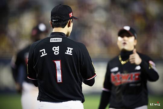고영표가 그간 펼친 활약에 '엄지를 올리지 않을' 사람은 없다(사진=KT)