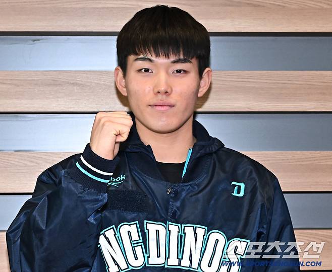 24일 오후 NC 다이노스 선수단이 인천공항을 통해 전지훈련이 열리는 미국으로 출국했다. 포즈를 취하고 있는 신재인. 인천공항=송정헌 기자songs@sportschosun.com/2026.01.24/