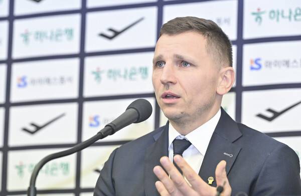 니콜라스 감독. ⓒ대한농구협회