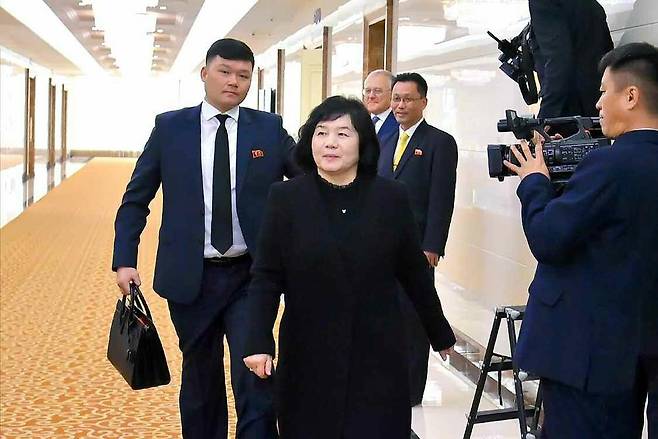 북한 노동당 기관지 노동신문은 27일 “러시아 연방 외무성과 벨라루스 공화국 외무성의 초청에 따라 조선민주주의인민공화국 외무상 최선희 동지가 러시아 연방과 벨라루스 공화국을 방문한다＂고 보도했다. (평양 노동신문=뉴스1)