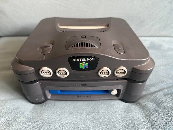 CD롬이냐 팩 카트리지냐의 차이인듯