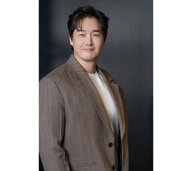 유지태가 인터뷰를 통해 솔직한 매력을 뽐냈다. 쇼박스 제공