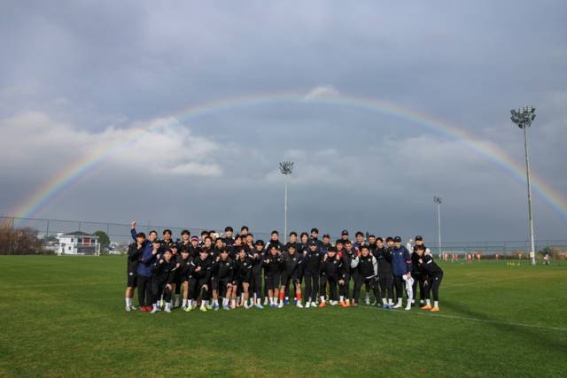 ▲ 강원FC 선수단이 지난달 31일 튀르키예 안탈리아에서 전지훈련에 임하며 새 시즌 필승을 다짐하고 있다. 한국프로축구연맹 제공