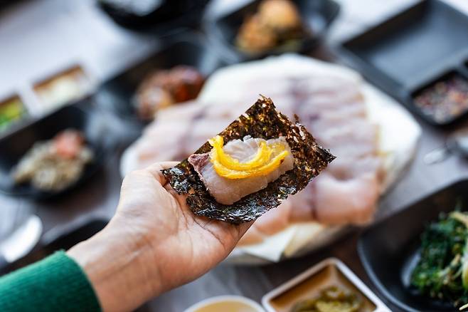 삼치의 담백한 맛이 유자와도 잘 어울린다(사진=이효태)