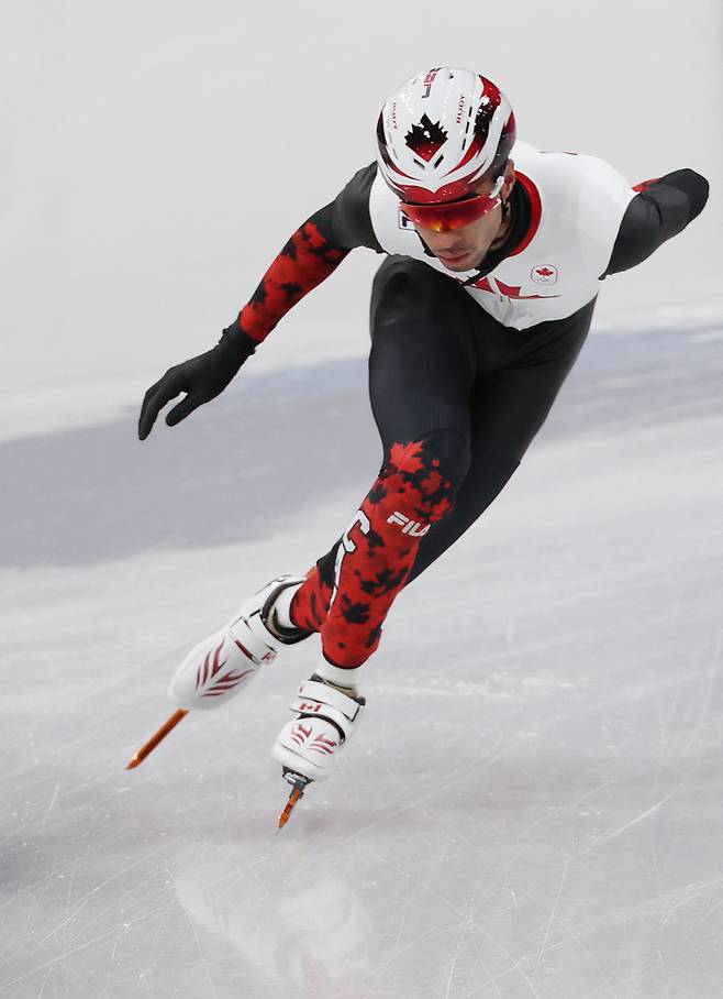 캐나다 쇼트트랙 에이스 윌리엄 단지누가 4일 이탈리아 밀라노 아이스스케이팅 아레나에서 훈련을 하고 있다. 연합뉴스