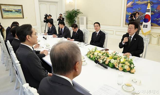 (서울=뉴스1) 이재명 기자 = 이재명 대통령이 4일 청와대에서 열린 청년일자리와 지방투자 확대를 위한 기업간담회에서 발언을 하고 있다. 2026.2.4/뉴스1 Copyright (C) 뉴스1. All rights reserved. 무단 전재 및 재배포, AI학습 이용 금지. /사진=(서울=뉴스1) 이재명 기자