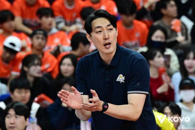 KB손해보험 하현용 감독 대행/KOVO