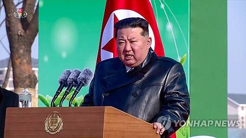 김정은, 신의주온실종합농장 준공식서 축하연설 [조선중앙TV 화면=연합뉴스 제공]