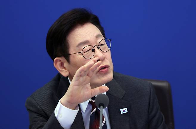 이재명 대통령이 3일 청와대에서 열린 국무회의에서 발언하고 있다. 연합뉴스
