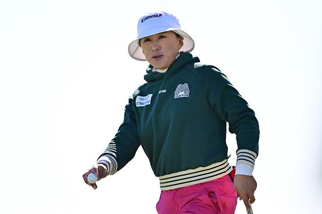 양희영이 지난 2일 미국 플로리다주 올랜도에서 열린 LPGA 투어 힐튼 그랜드 베케이션스 토너먼트 오브 챔피언스 3라운드 잔여 경기 도중 18번 홀에서 미소를 짓고 있다. 게티이미지코리아