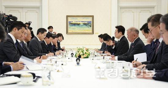 ▲ 이재명 대통령이 4일 청와대에서 열린 '청년 일자리와 지방투자 확대를 위한 기업간담회'에서 발언하고 있다. 연합뉴스