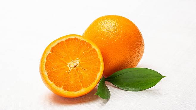 오렌지는 비타민 C 함량이 높은 대표적인 과일이다｜출처: 클립아트코리아