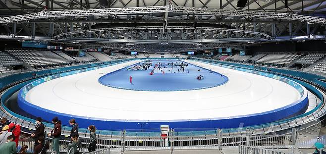 2026 밀라노·코르티나 담페초 동계올림픽 개막을 이틀 앞둔 4일(현지시간) 이탈리아 밀라노 스피드스케이팅 경기장에서 선수들이 훈련을 준비하고 있다. 2026.2.4/뉴스1 ⓒ News1 김진환 기자