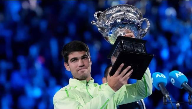 호주오픈 우승으로 최연소 커리어 그랜드슬램을 달성한 알카라스.