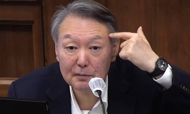 5일 서울중앙지법에서 열린 내란 우두머리 혐의 사건 40차 공판에 참석한 윤석열 전 대통령이 직접 발언하고 있다. 서울중앙지법 제공