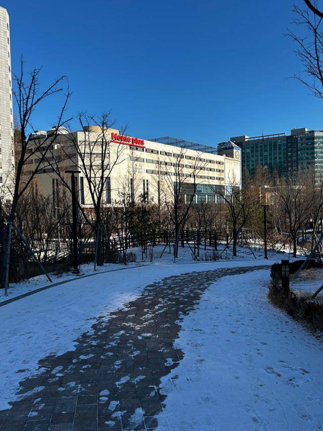 2025년 12월 28일 영업을 마무리한 홈플러스 일산점의 바깥 모습. 박상준 기자