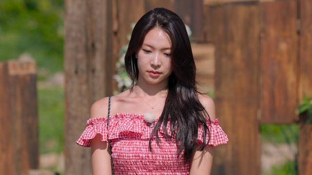 넷플릭스 예능 '솔로지옥5'에 출연한 제65회 미스코리아 선(善) 최미나수가 독보적인 매력을 발산하며 높은 화제성을 기록하고 있다. 넷플릭스 제공